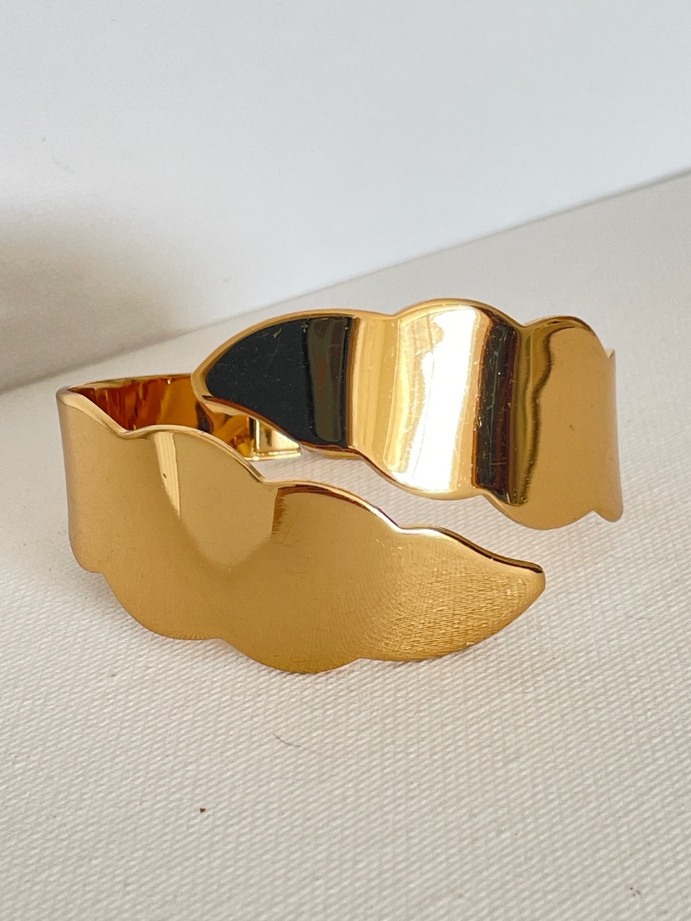 Vintage Vendome Gold Tone Modernist Scalloped Clamper Cuff Bracelet